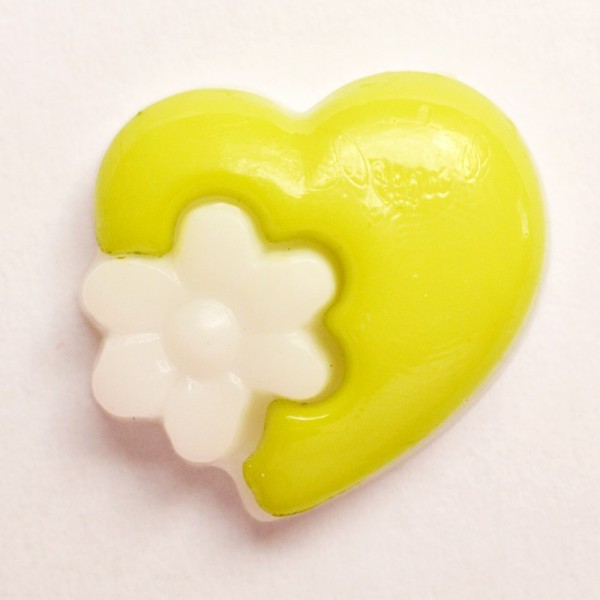 Knopf Herz mit weißer Blume, grün
