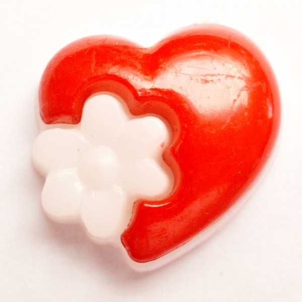 Knopf Herz mit weißer Blume, rot