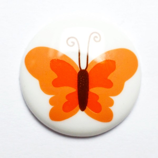 Knopf Schmetterling auf weiß, orange