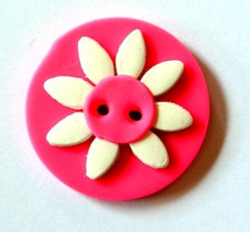 weiße Blume auf pinkfarbener Scheibe, Fimoknopf *SALE*