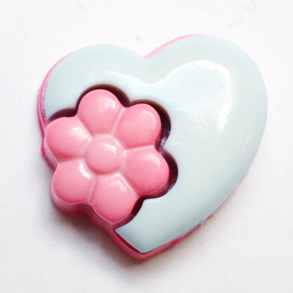 blaues Herz mit rosa Blume, Knopf