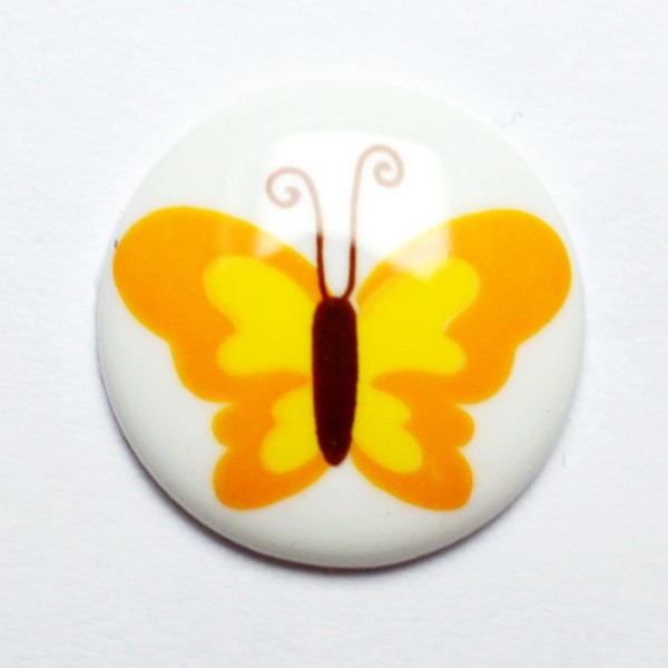 Knopf Schmetterling auf weiß, gelb-orange