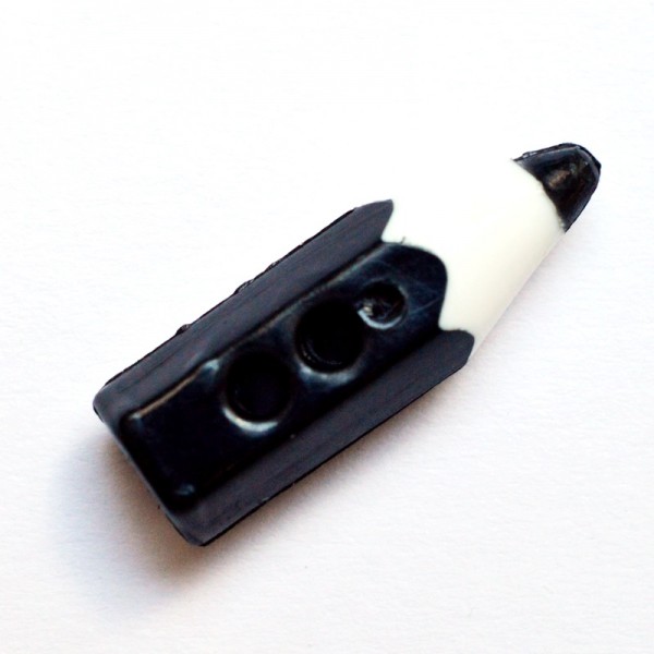 kleiner Buntstift, schwarz, Knopf